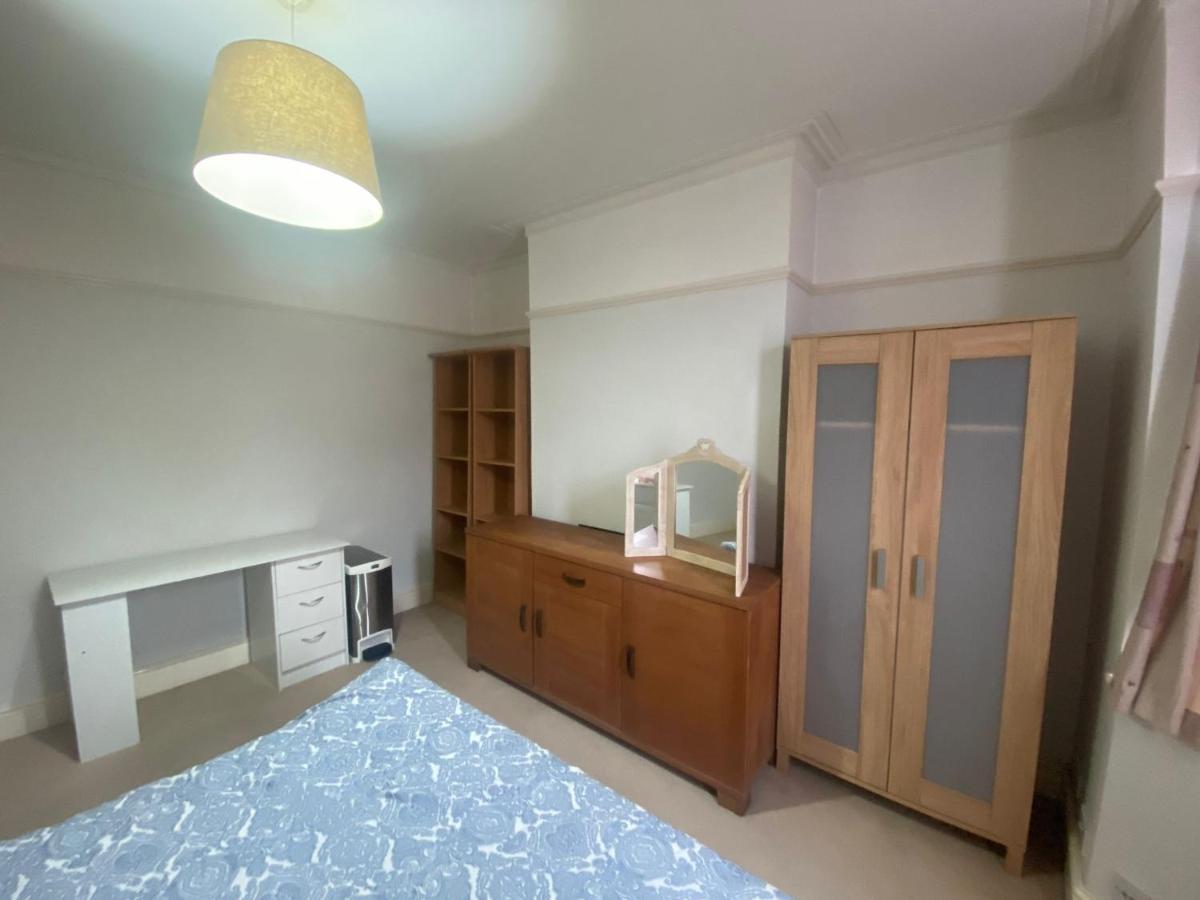 Apartamento Nharakat Mansion Southampton Exterior foto
